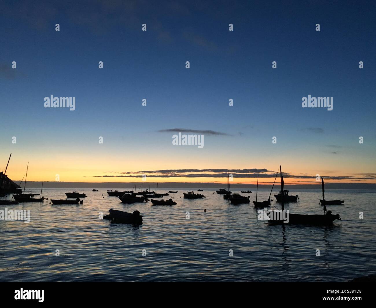 Silhouettes boats hi-res stock photography and images - Alamy