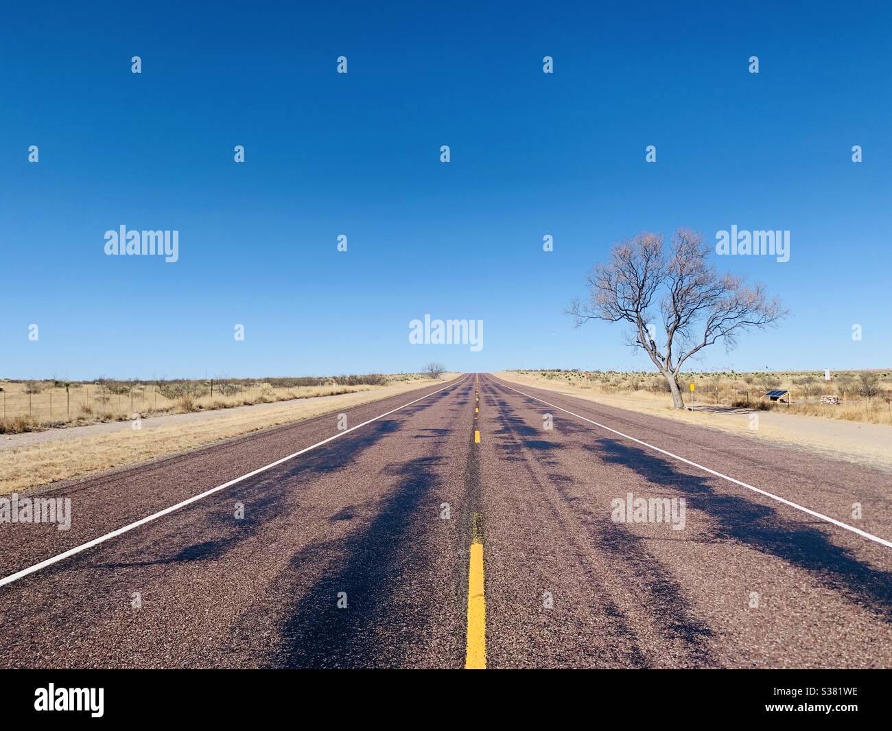 open road in marfa texas Stock Photo Alamy