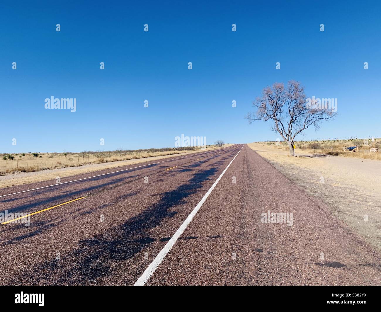 open road in marfa texas Stock Photo Alamy