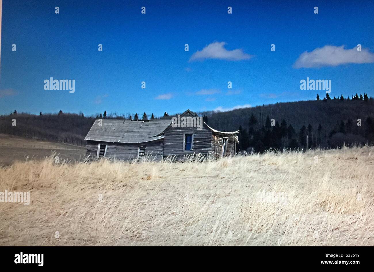 Historic house, residence, farm building, homestead, deteriorating, collapsing, old age, on setting years, this old house - Smartphone Captured Stock Image