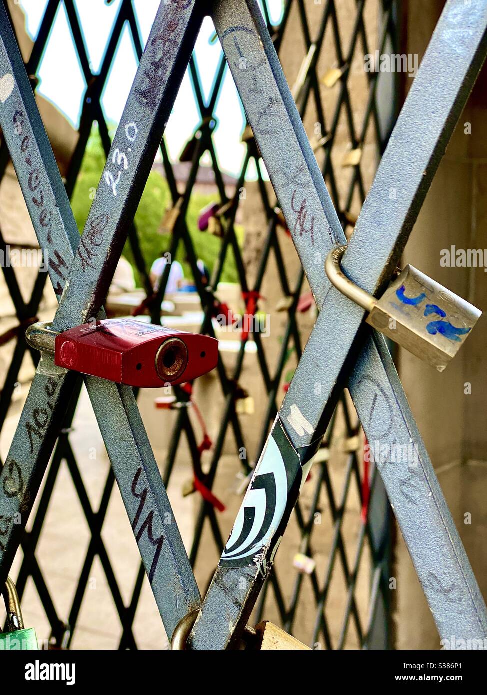 Padlocks gate hires stock photography and images Alamy