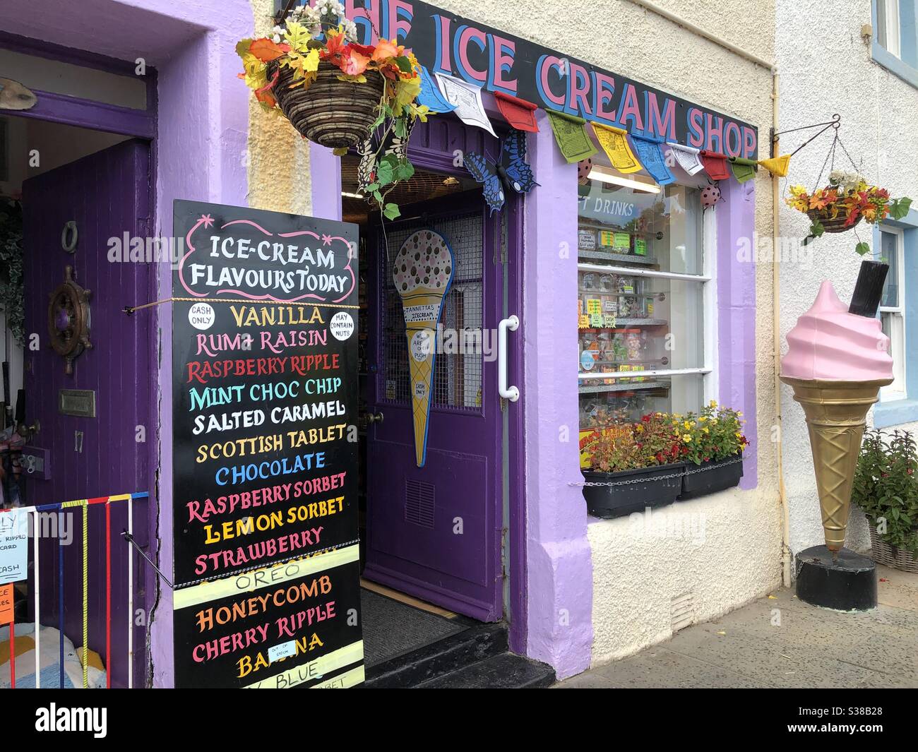 Small local Ice-cream shop, Pittenweem village, Fife, Scotland Stock Photo