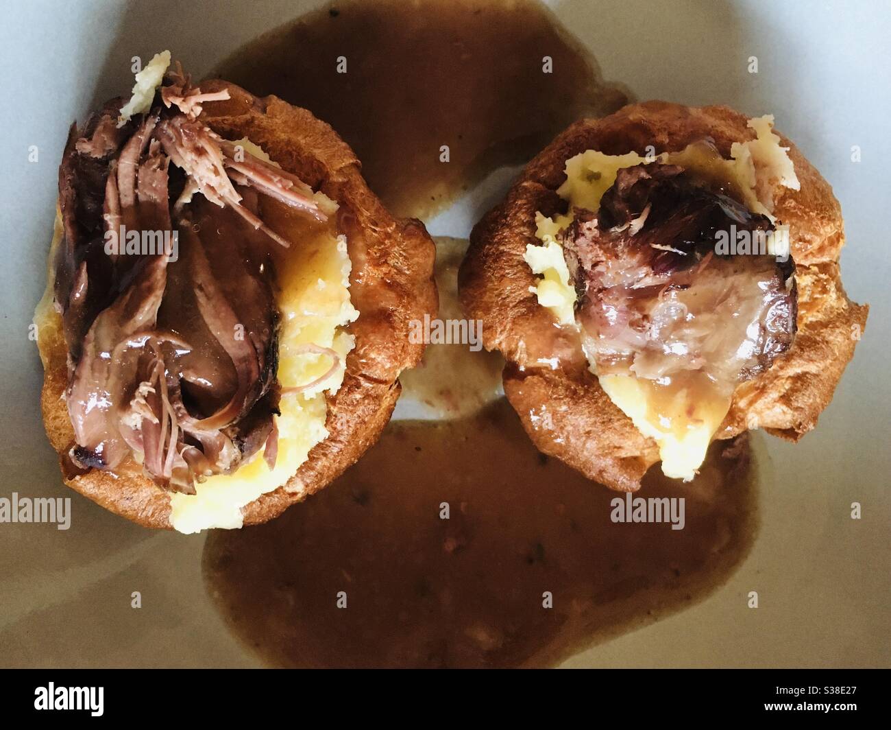 Fine dining canapés- roast beef and mashed potato in Yorkshire puddings with thick gravy Stock Photo
