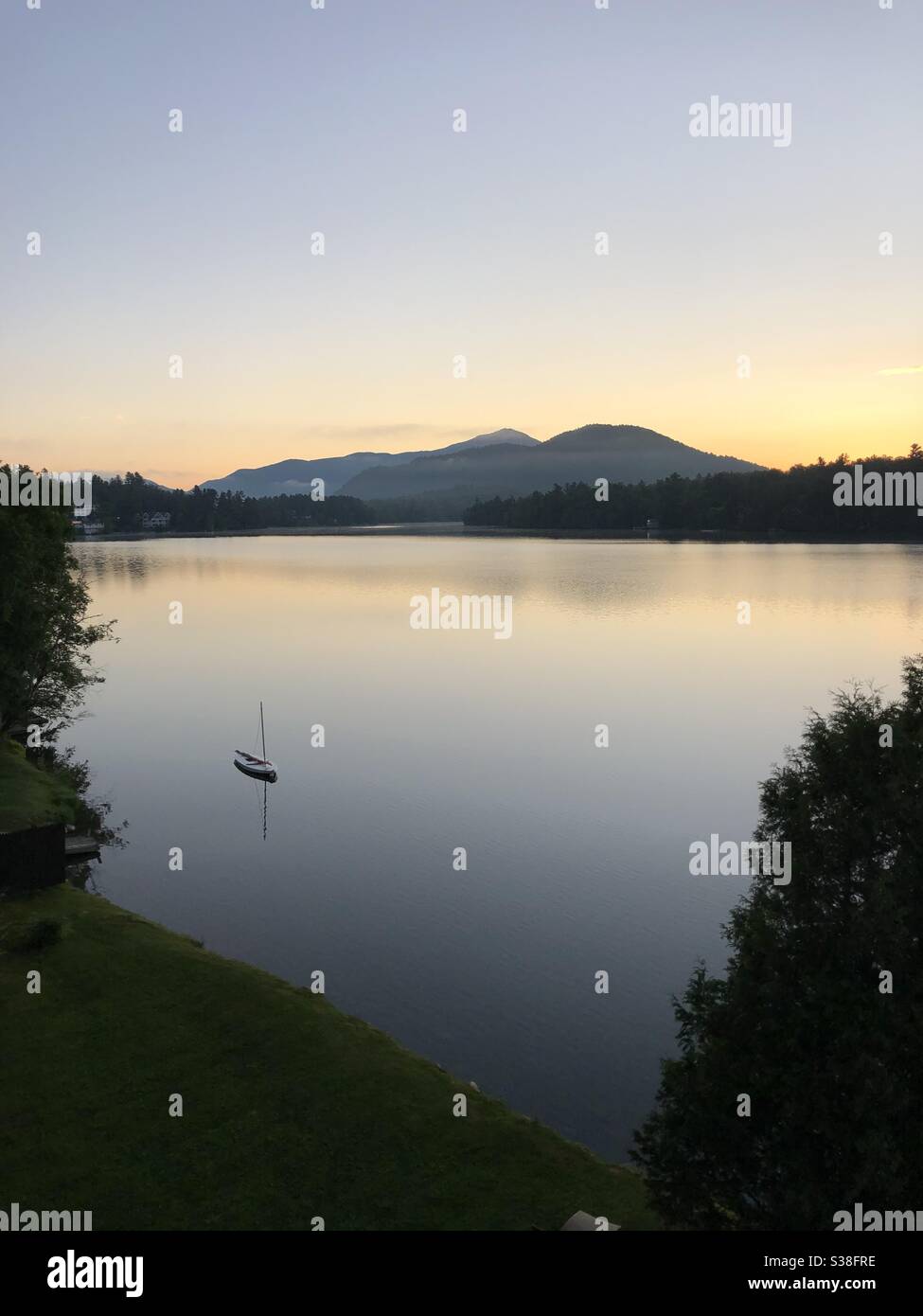 Lake placid mirror lake hi-res stock photography and images - Alamy