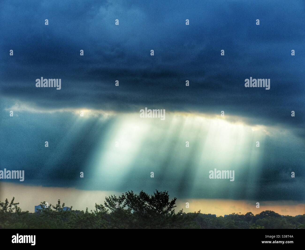 Sky rays heavenly hi-res stock photography and images - Alamy