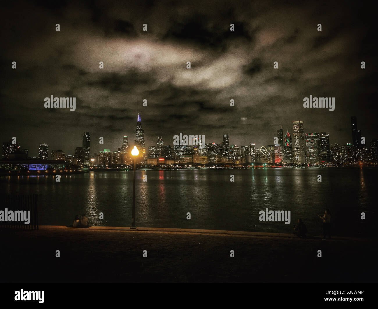 Chicago Skyline At Night High Resolution Stock Photography and Images ...