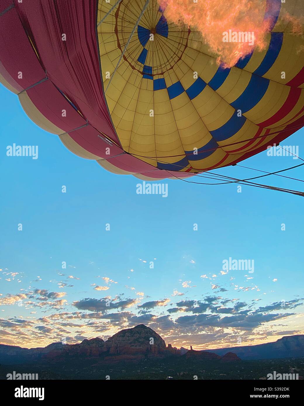 Hot air balloon ride over Sedona, Arizona Stock Photo Alamy