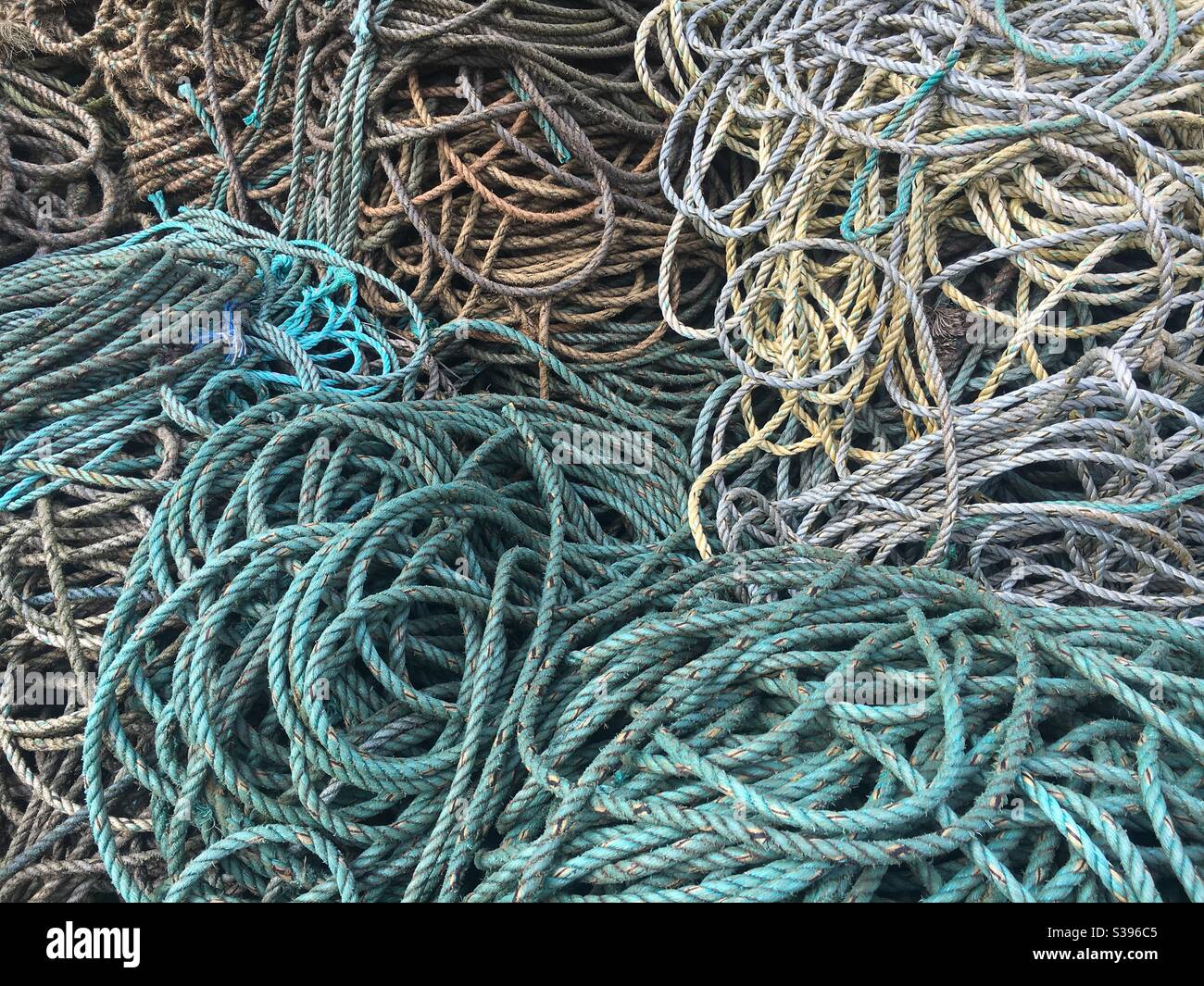 Coloured fishing ropes hi-res stock photography and images - Alamy