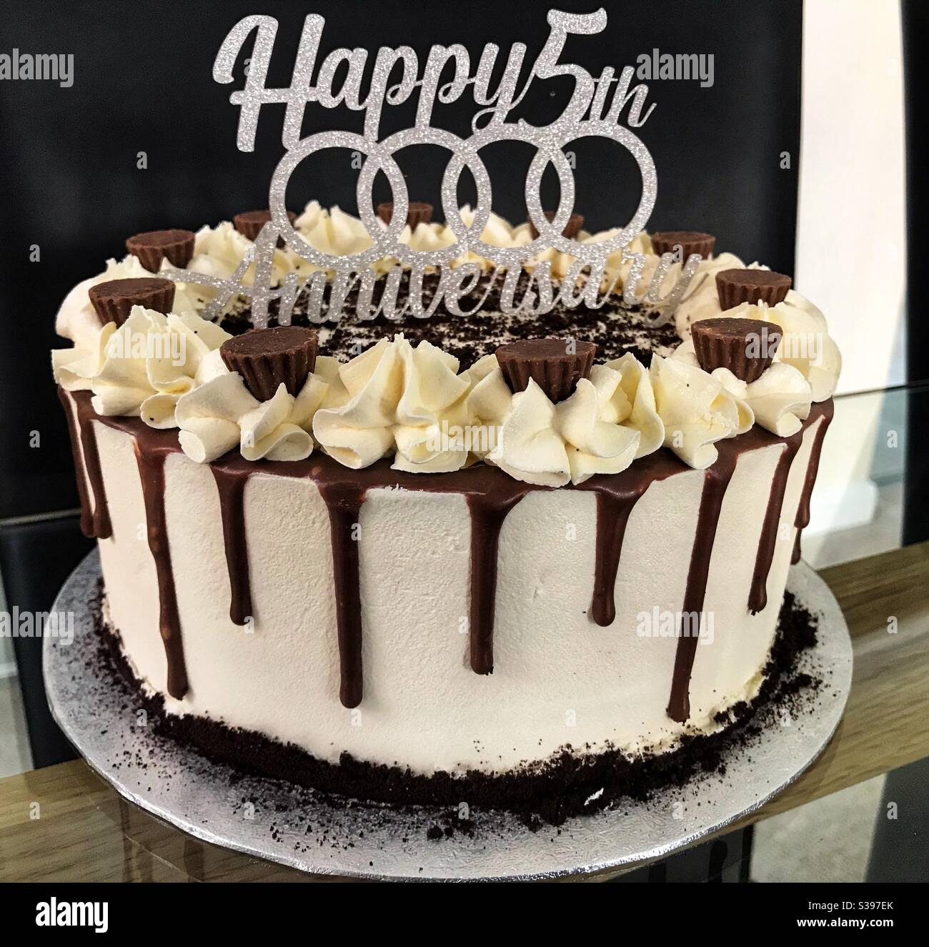 Anniversary Cake | Truffles Bakers & Confectioners LTD-nextbuild.com.vn