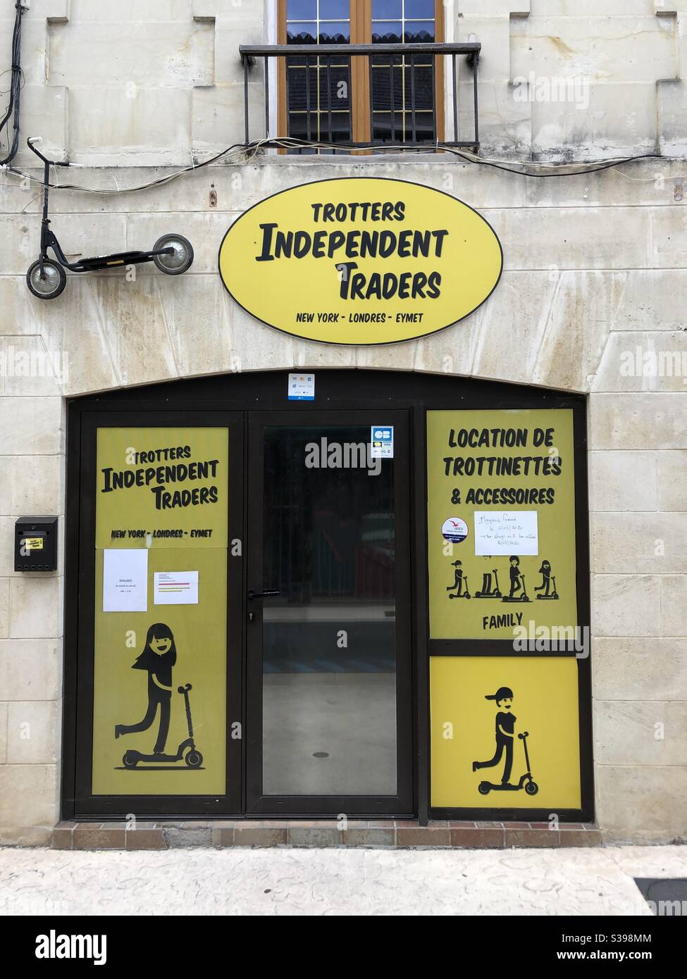 Scooter shop in Eymet, France called Trotters independent traders Stock Photo
