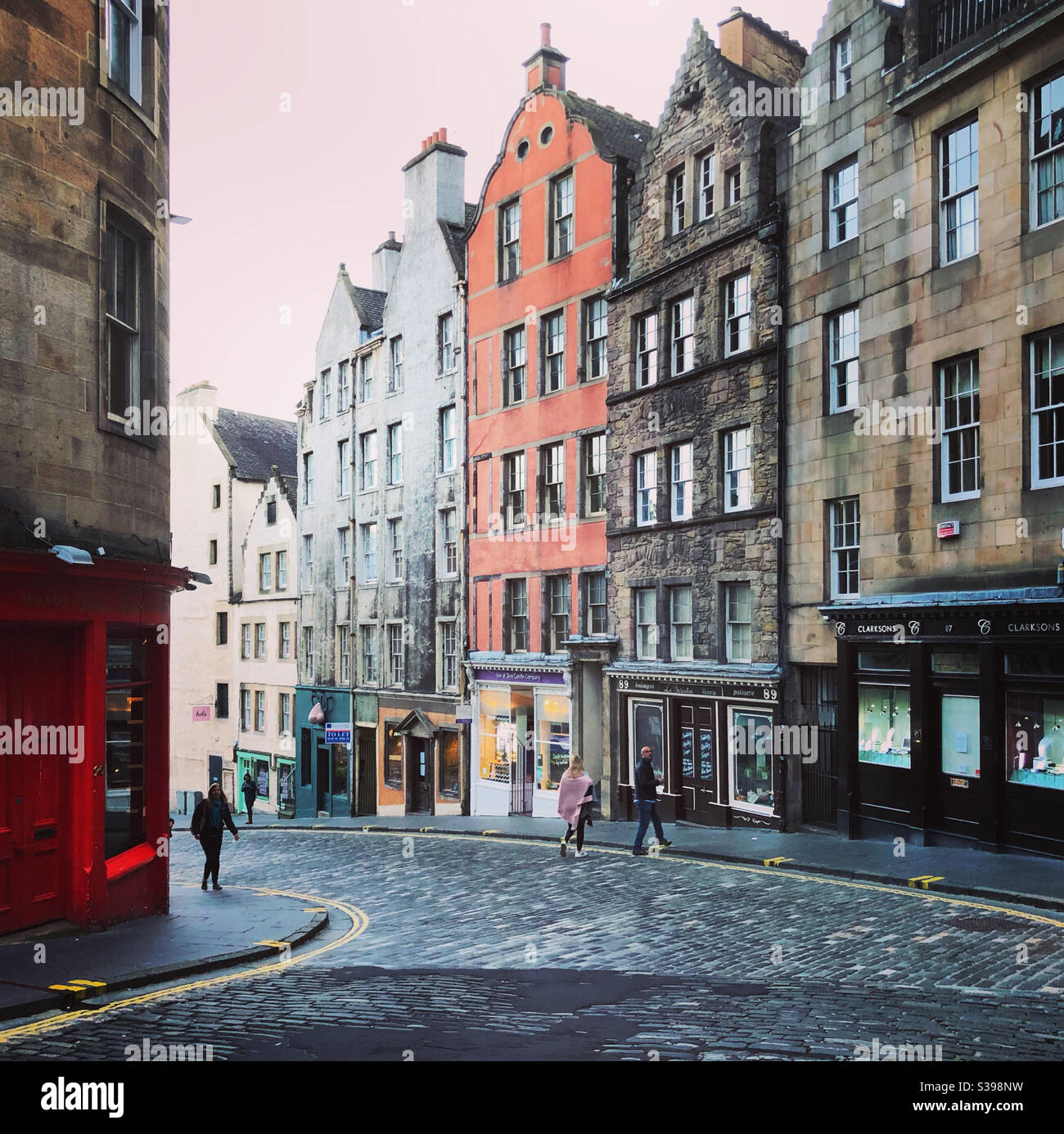 Old town edinburgh hi-res stock photography and images - Alamy