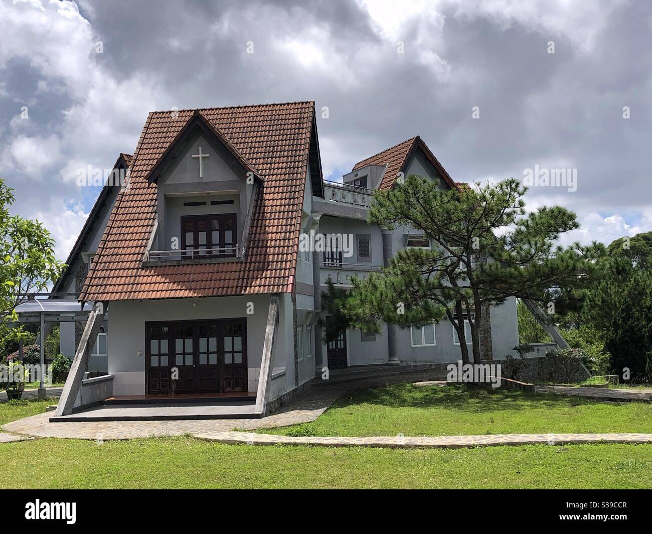 Kiến trúc đẹp ở trên phố núi - Smartphone Captured Stock Image