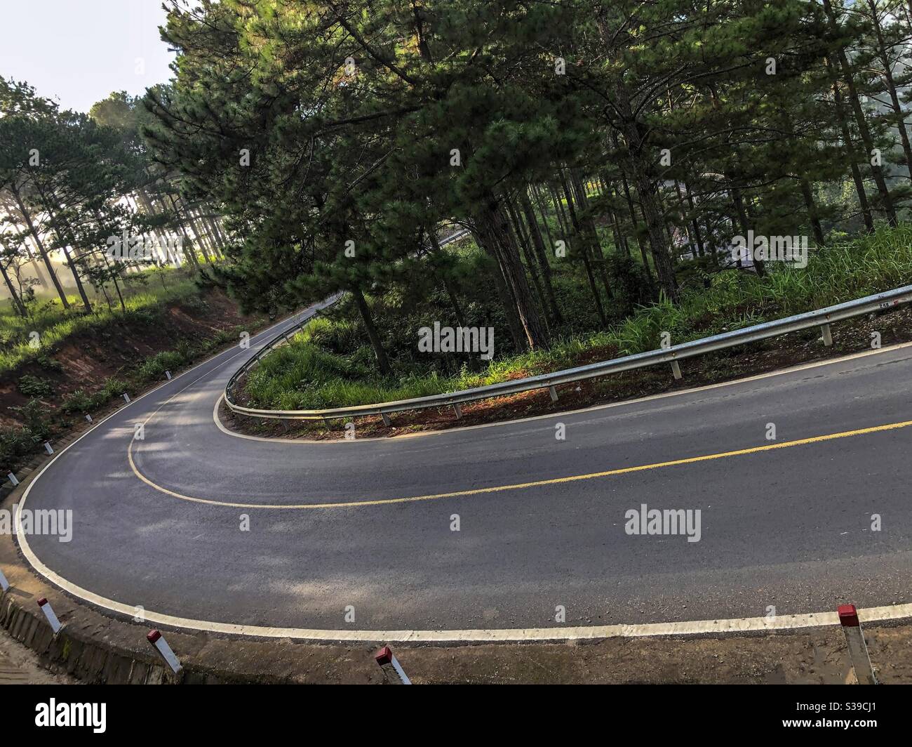 Đường đẹp ở trên phố núi - Smartphone Captured Stock Image