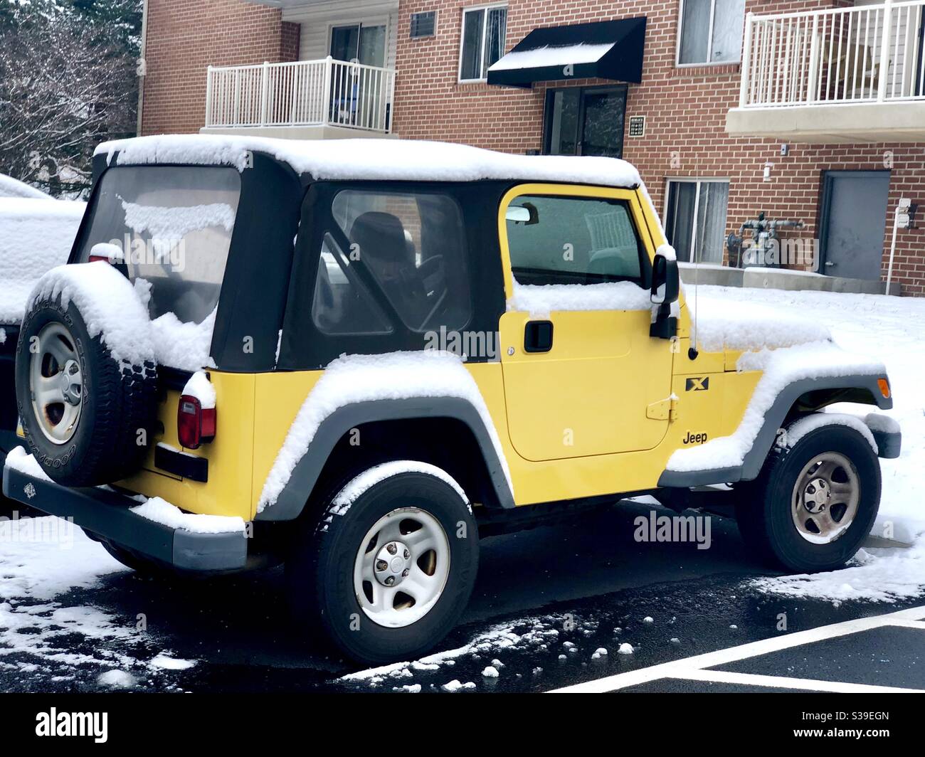 A parked Jeep covered with snow, winter season, Pennsylvania, USA Stock Photo