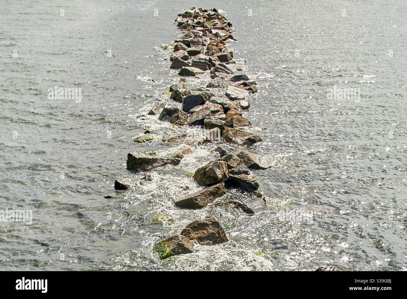 Water washed stones hi-res stock photography and images - Alamy