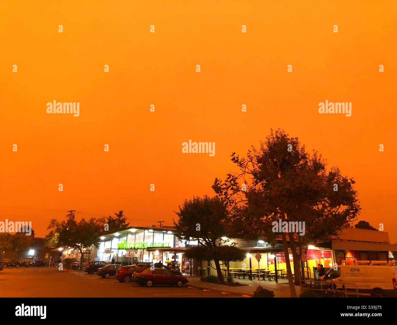 September 9, 2020 at 9:12am at the corner of Ashby and Telegraph in Berkeley, California.  The red sky is caused by smoke from the fires to the East and north blowing in this direction towards the Bay Stock Photo