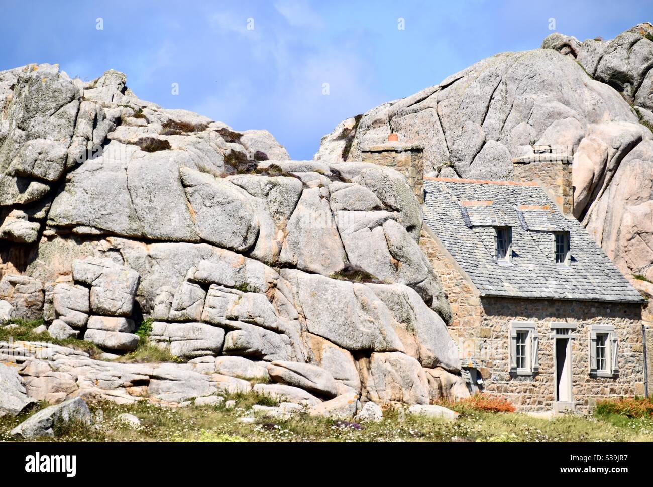 House between two rocks hires stock photography and images Alamy