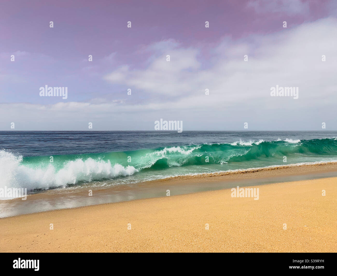 Sandy beach turquoise ocean waves hi-res stock photography and images ...