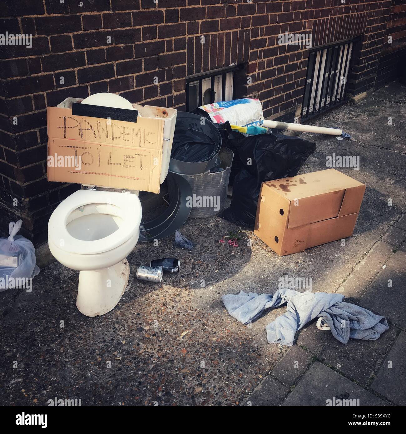 Urban rubbish hires stock photography and images Alamy