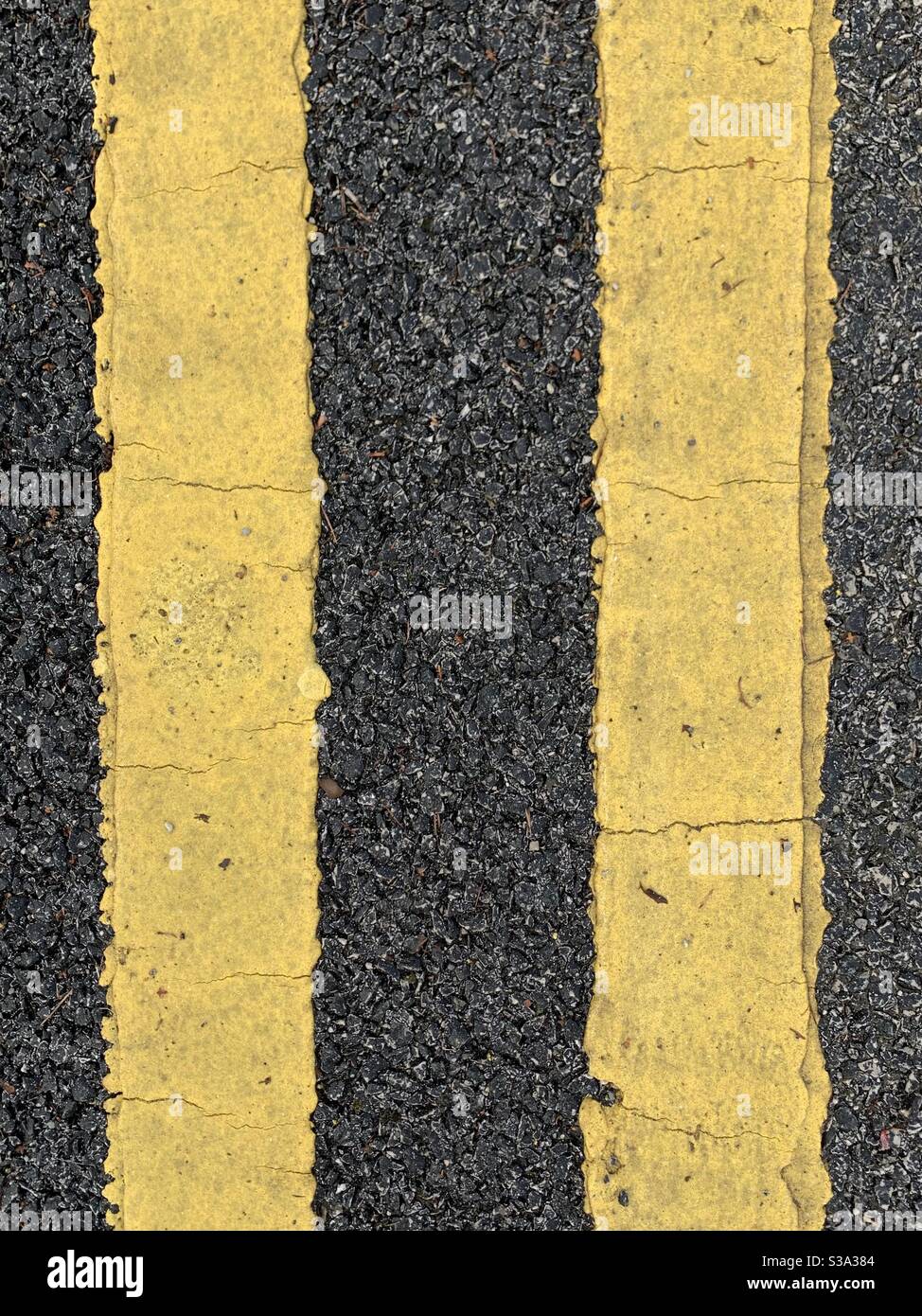 Double yellow parking restriction hires stock photography and images