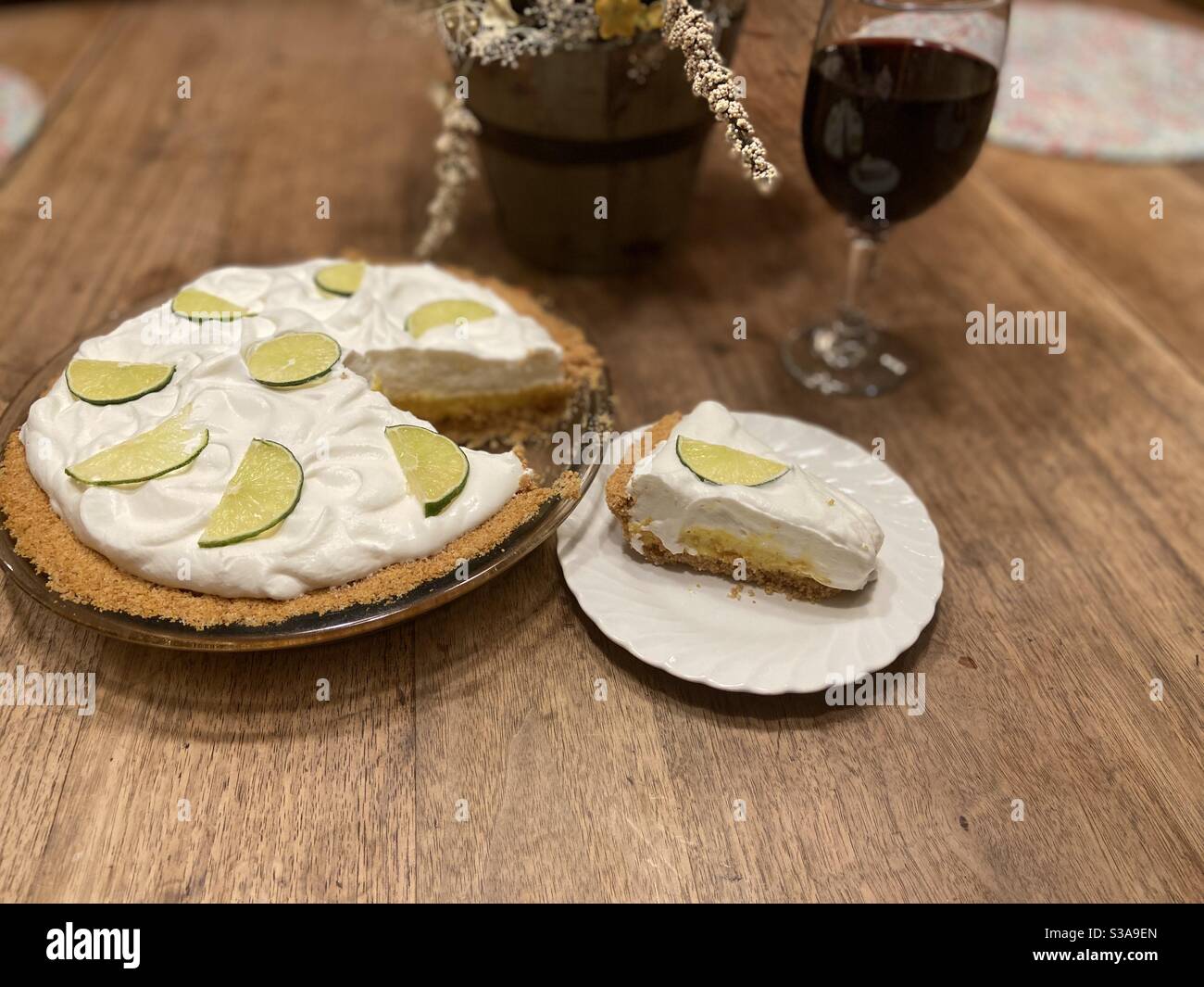 Graham cracker pie crust hires stock photography and images Alamy