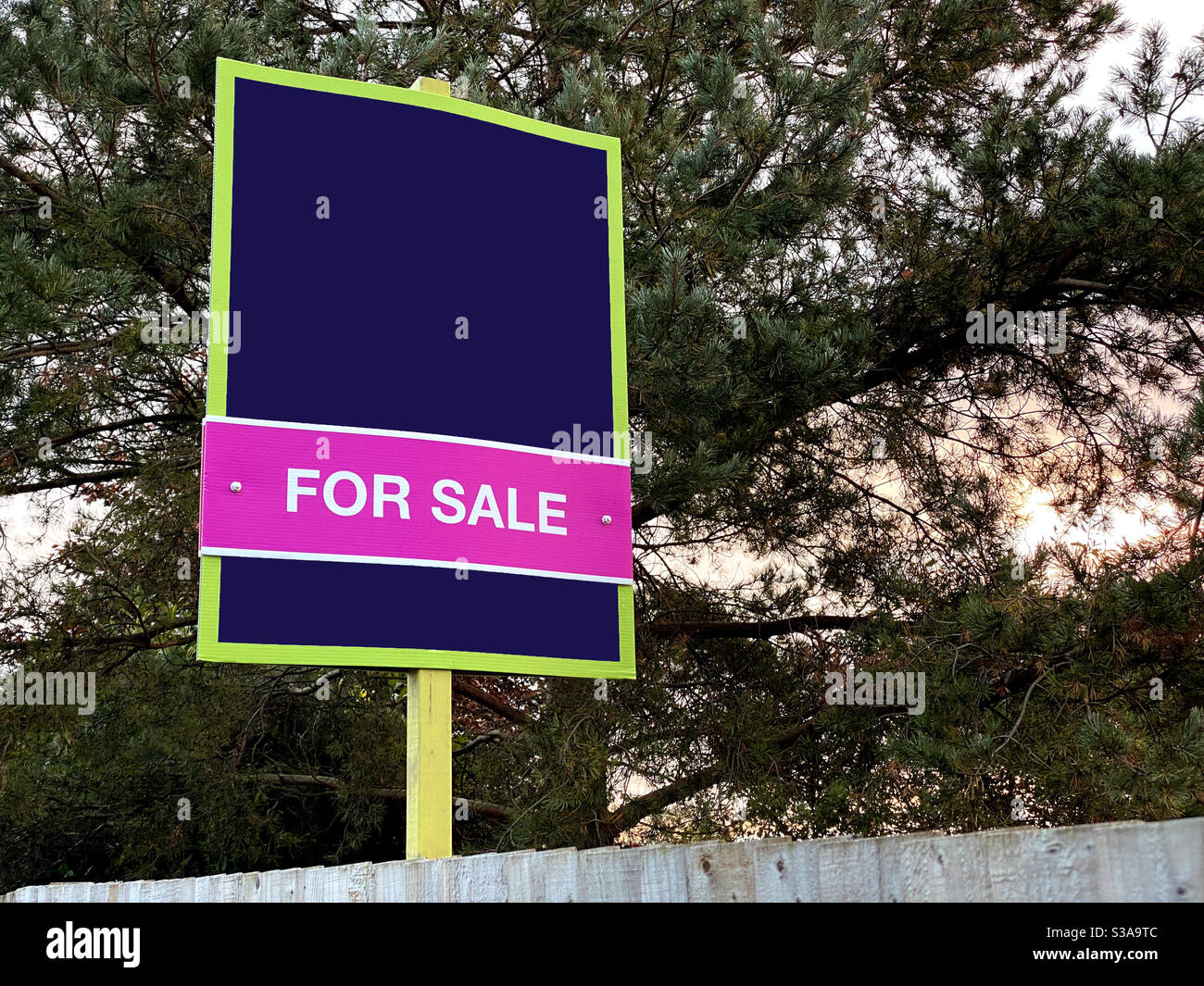 “For sale” sign outside a house. No people. Copy space. Stock Photo