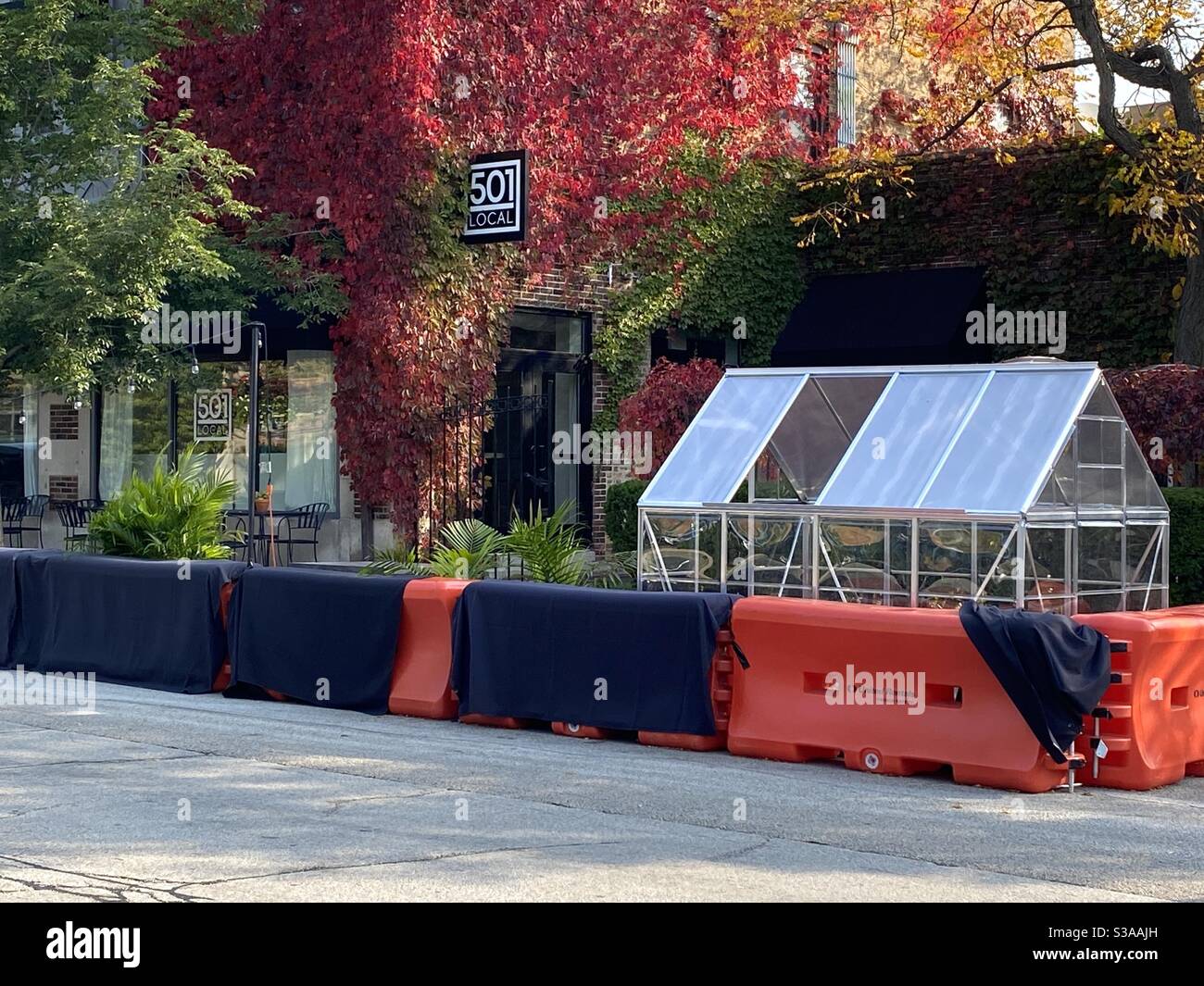 501 Local restaurant in Winnetka, Illinois uses a greenhouse to provide a safe, socially distant outdoor dining experience as temperatures get colder during the pandemic. - Smartphone Captured Stock Image
