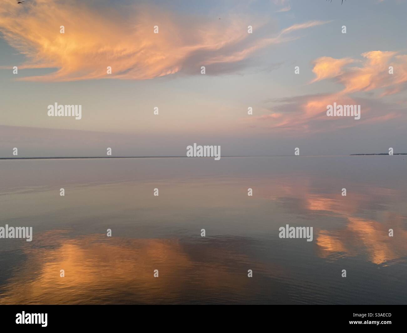 Sunset sky with reflections onto water hi-res stock photography and ...