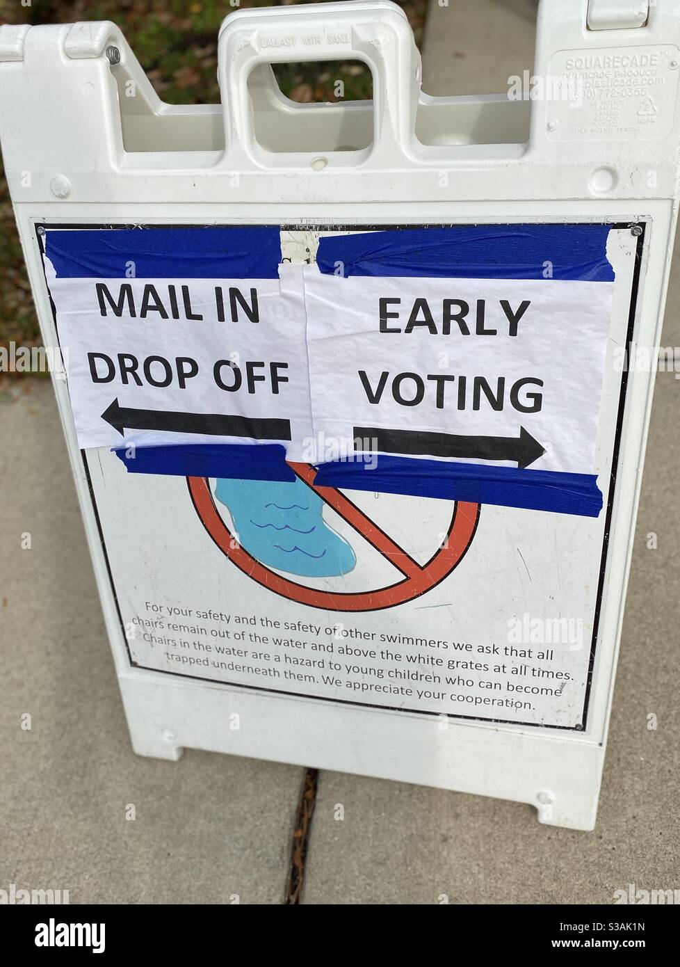 Polling place signage in Chicago suburbs shows voters where to drop off ballots and where to line up for early voting. Early voting lines extended down the block. Stock Photo