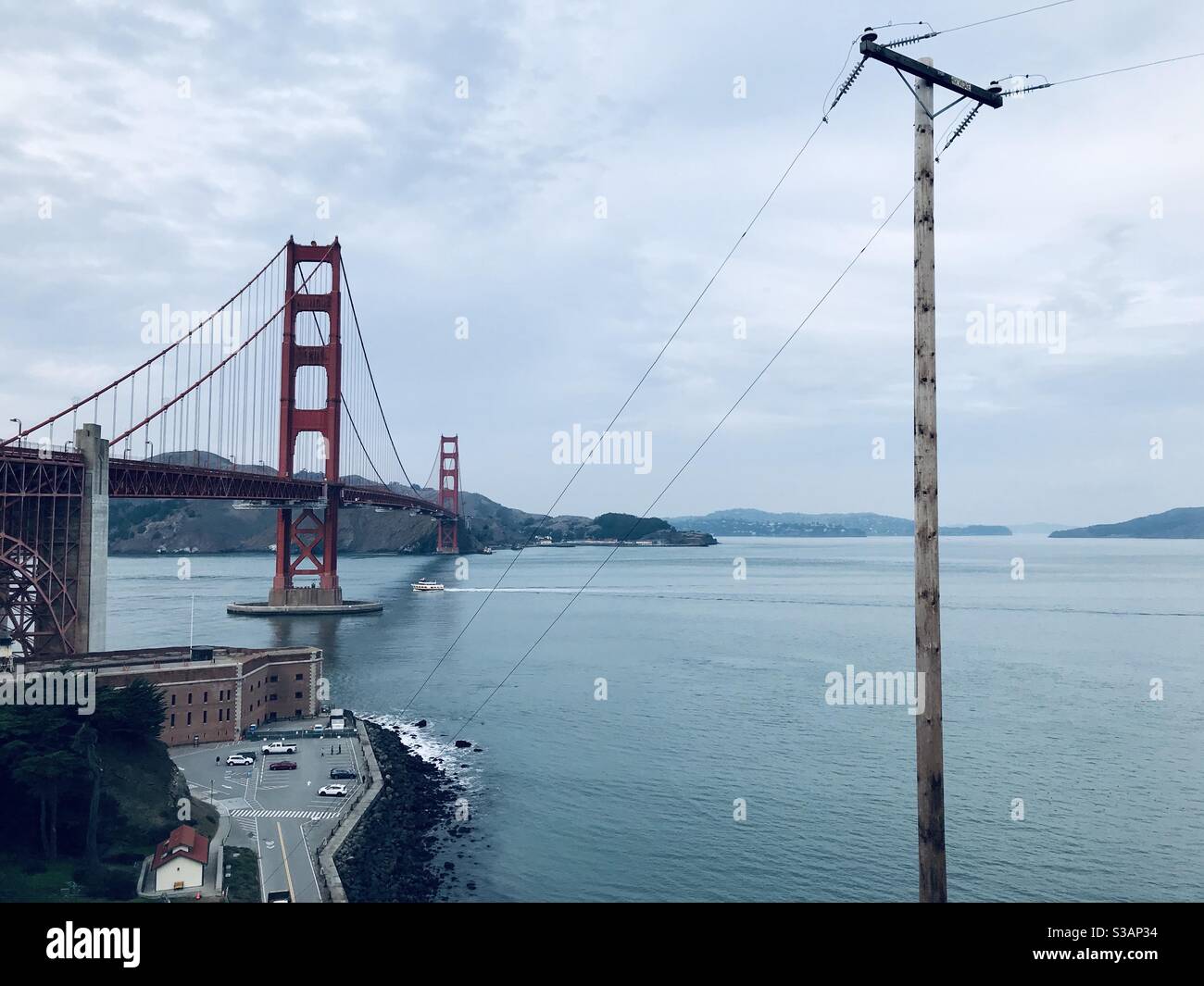 golden gate bridge from a distance Stock Photo Alamy