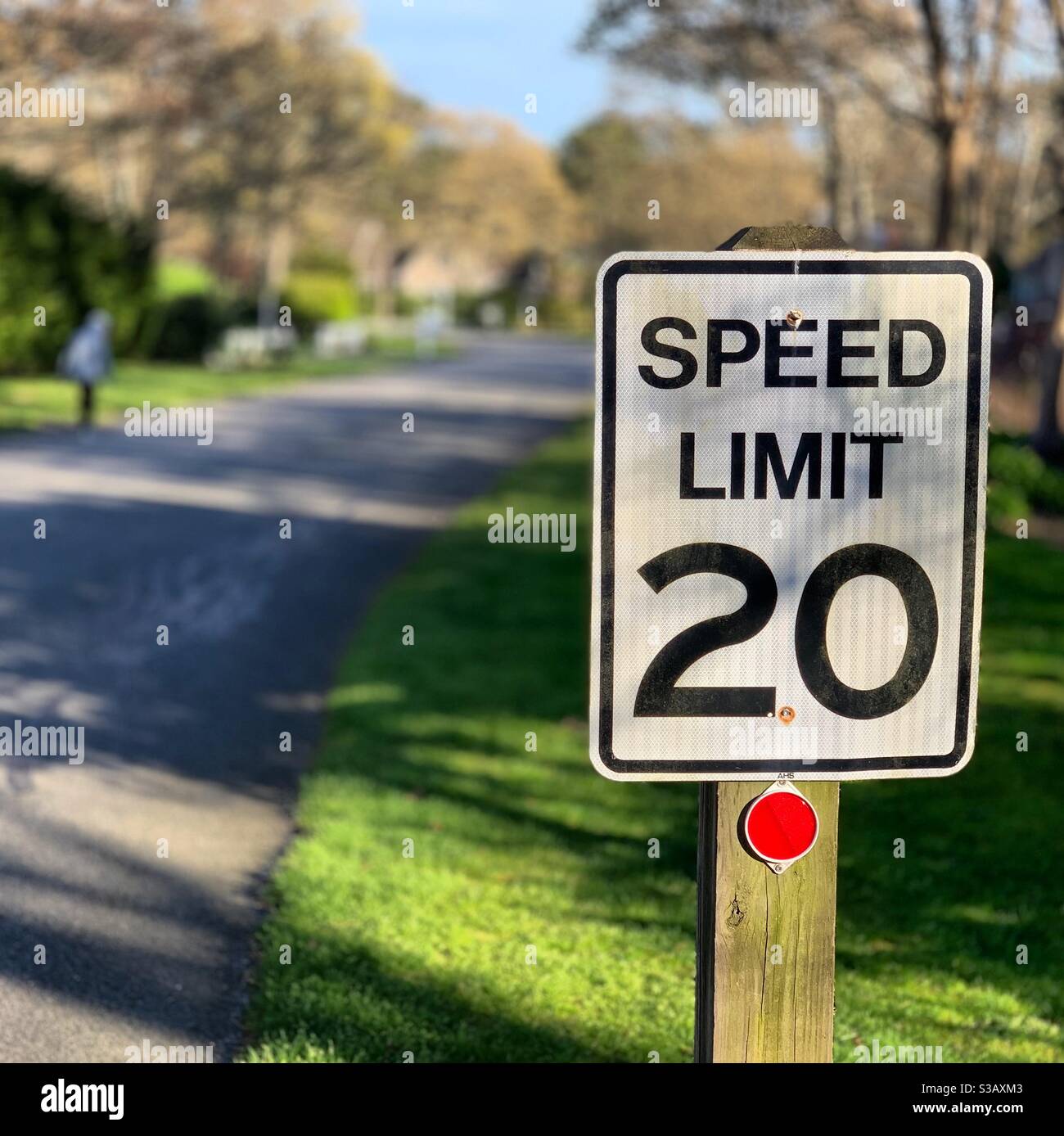 20 speed sign smartphone stock photos and images - Alamy