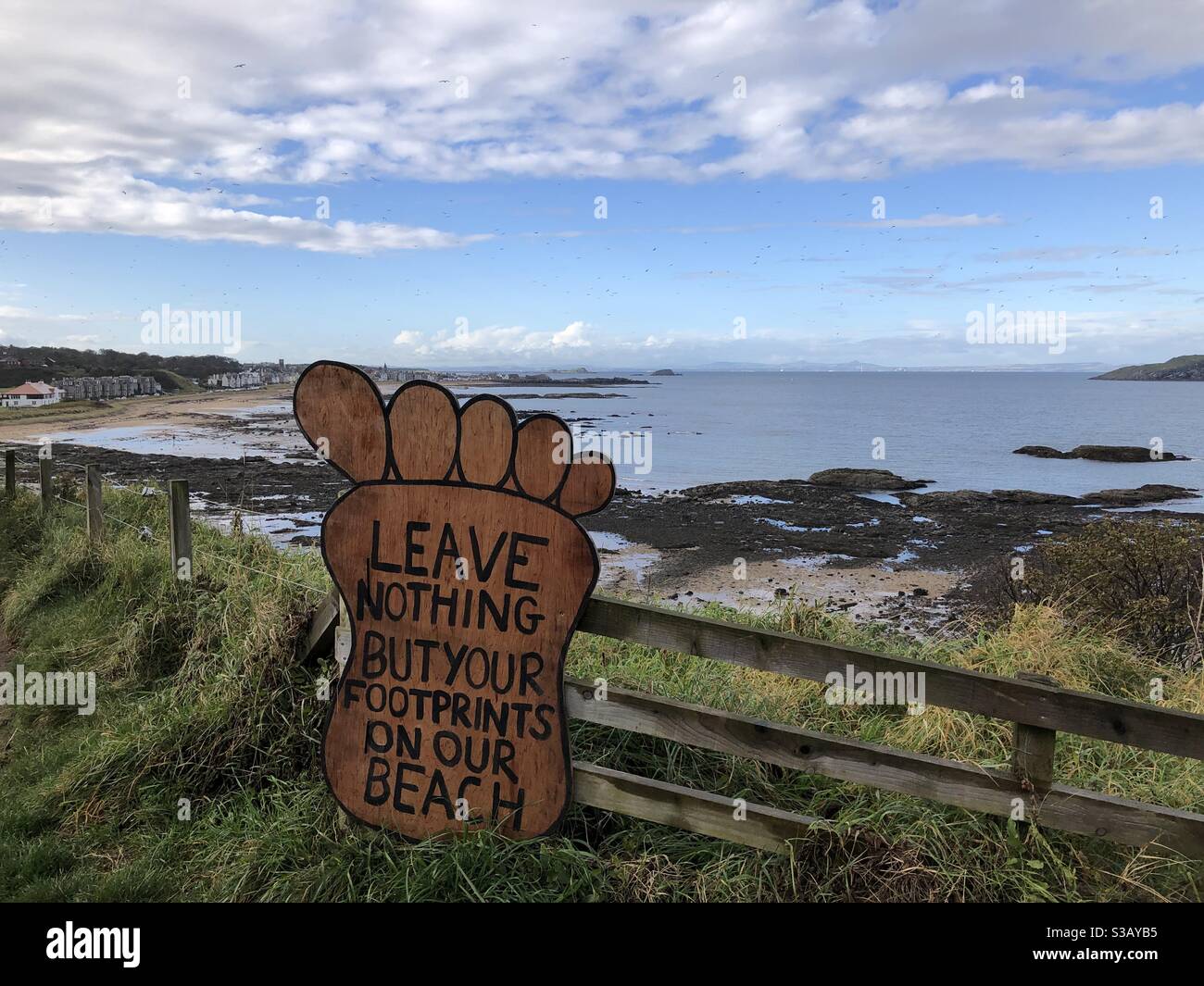 Beach clean - leave only footprints - environmental awareness signage, North Berwick, Scotland Stock Photo