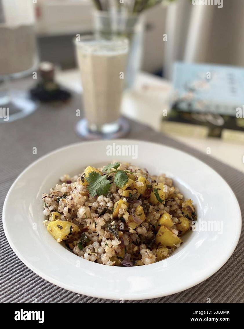 Sabudana khichdi a traditional Indian dish with low calorie which will