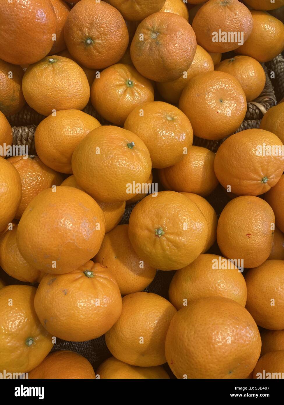 Clementines in grocery store Stock Photo Alamy