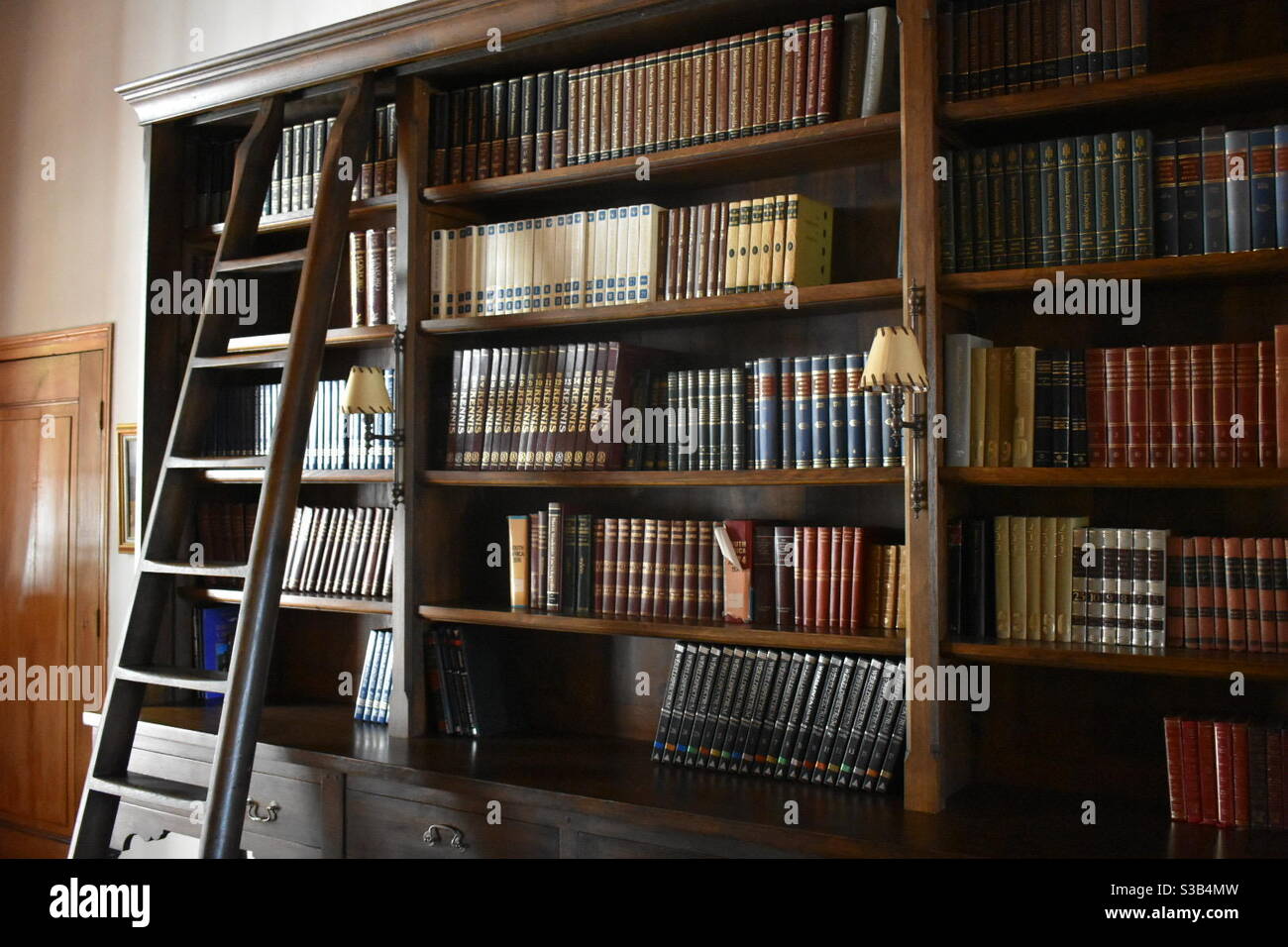 Oldfashioned library in South Africa Altehrwürdige Bücherei in