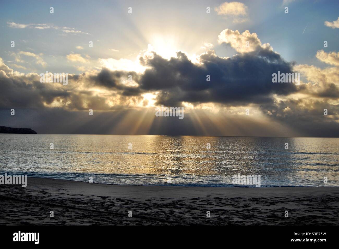 Sun Rays Through Clouds High Resolution Stock Photography And Images Alamy