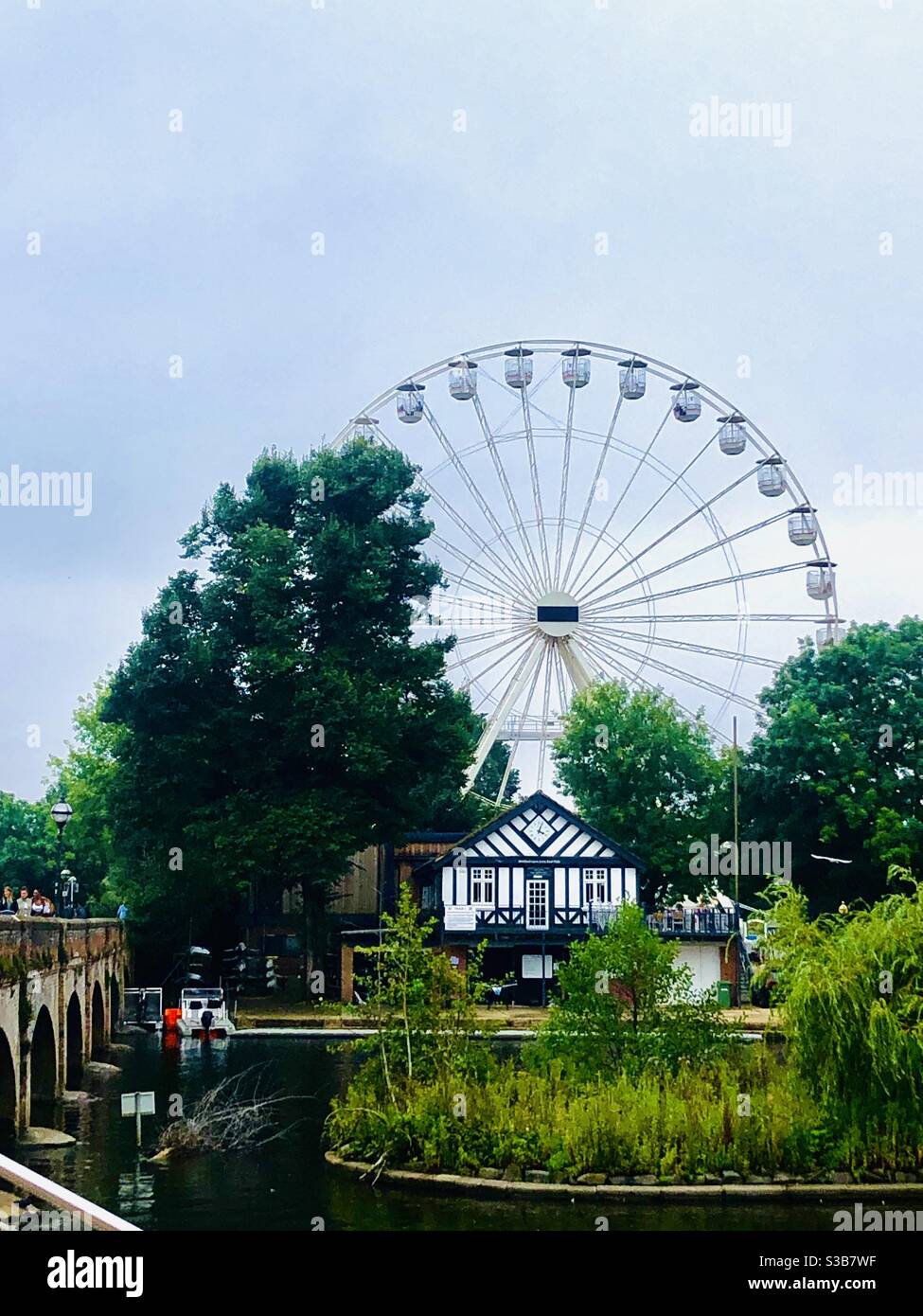 Stratford upon Avon river and Ferris wheel Stock Photo Alamy