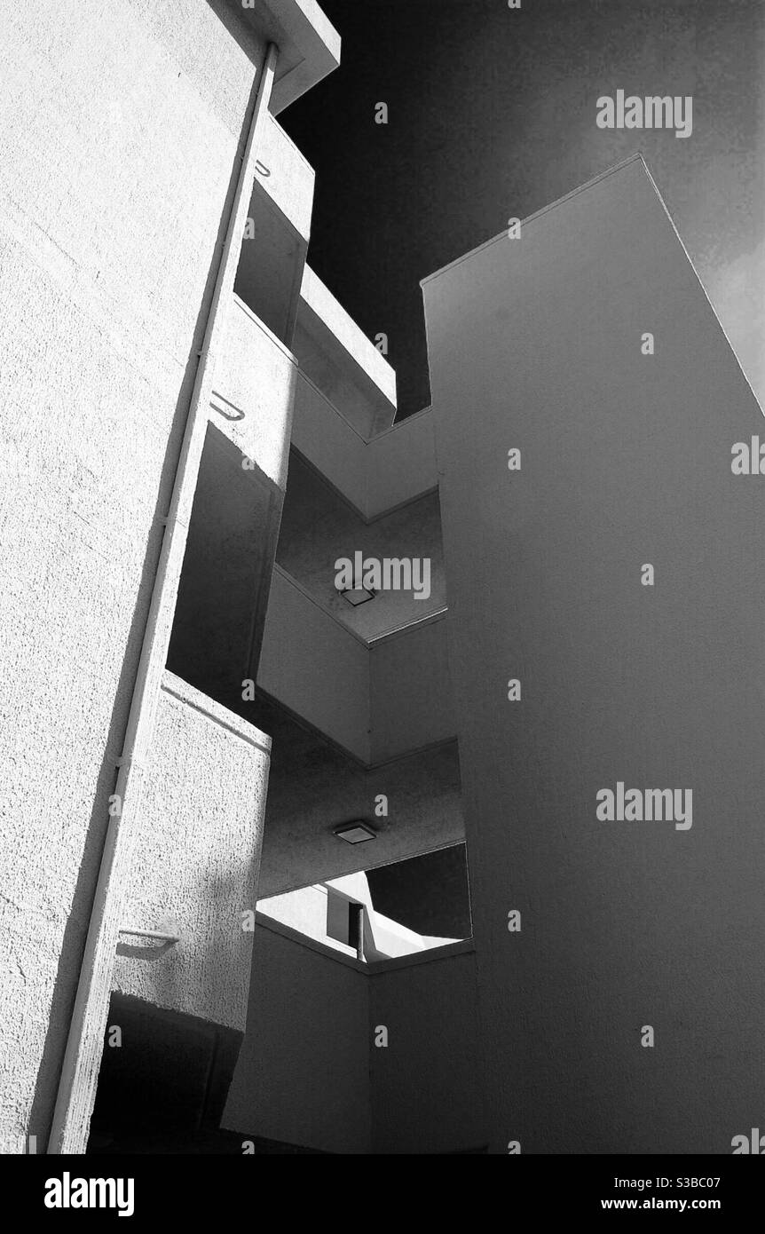 Black and white modern building hi-res stock photography and images - Alamy