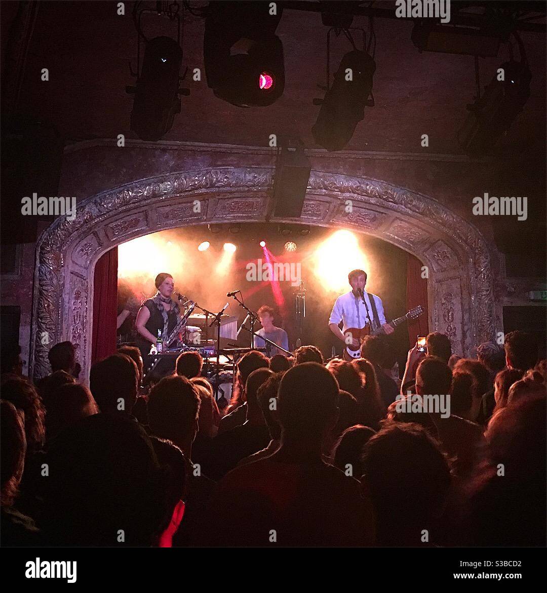 Concert stage crowd hi-res stock photography and images - Alamy