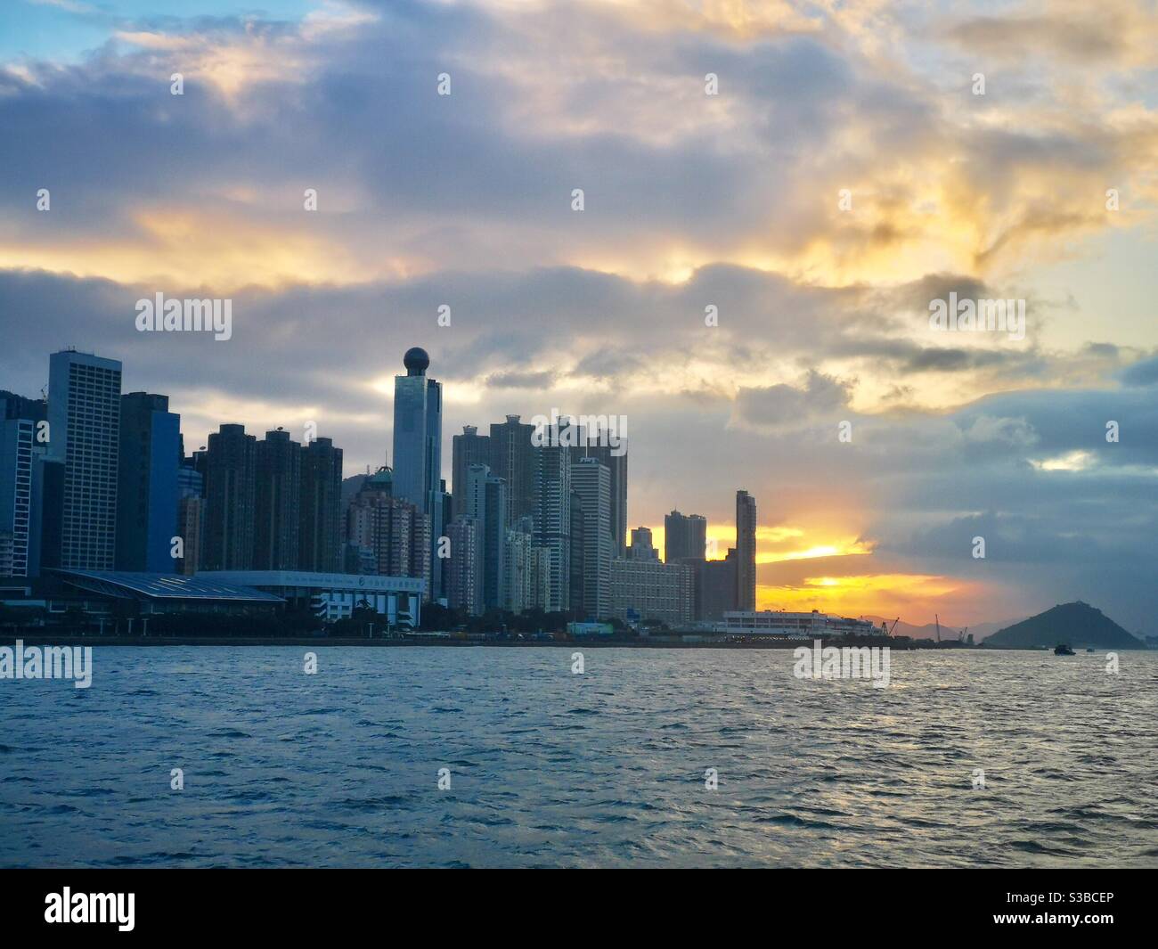 Sunset over Kennedy town in Hong kong Stock Photo Alamy