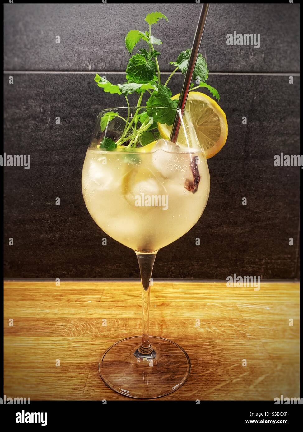 Gin and tonic Stock Photo Alamy