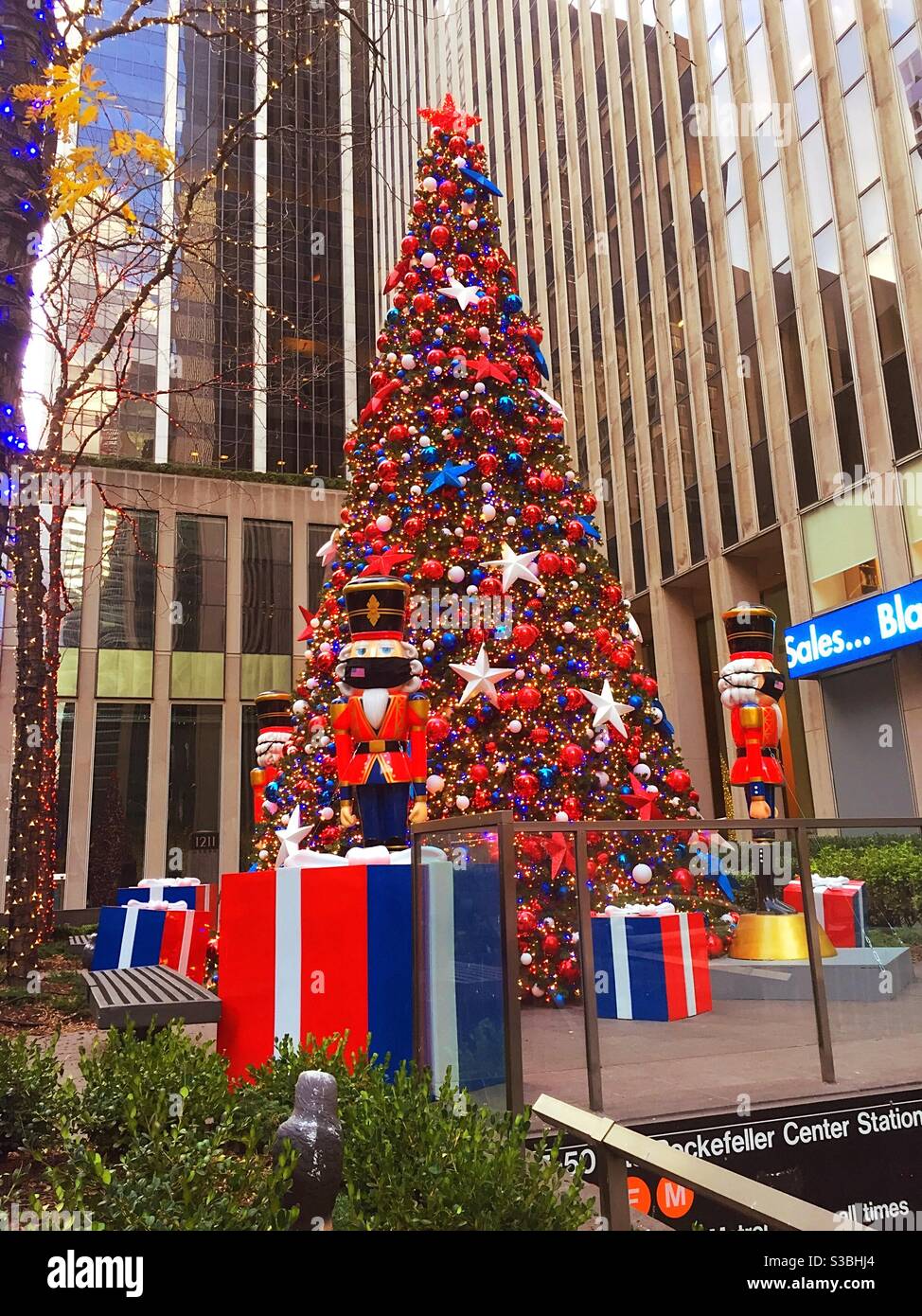 Christmas trees put on display in U.S. cities draw mockery and comparisons  to 2020