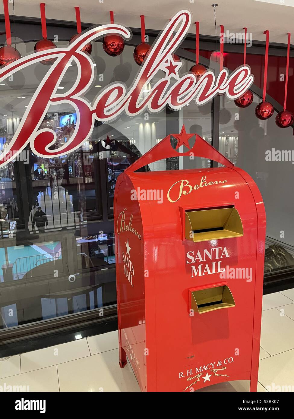 Santa’s maklbox at Macy’s New York - Smartphone Captured Stock Image