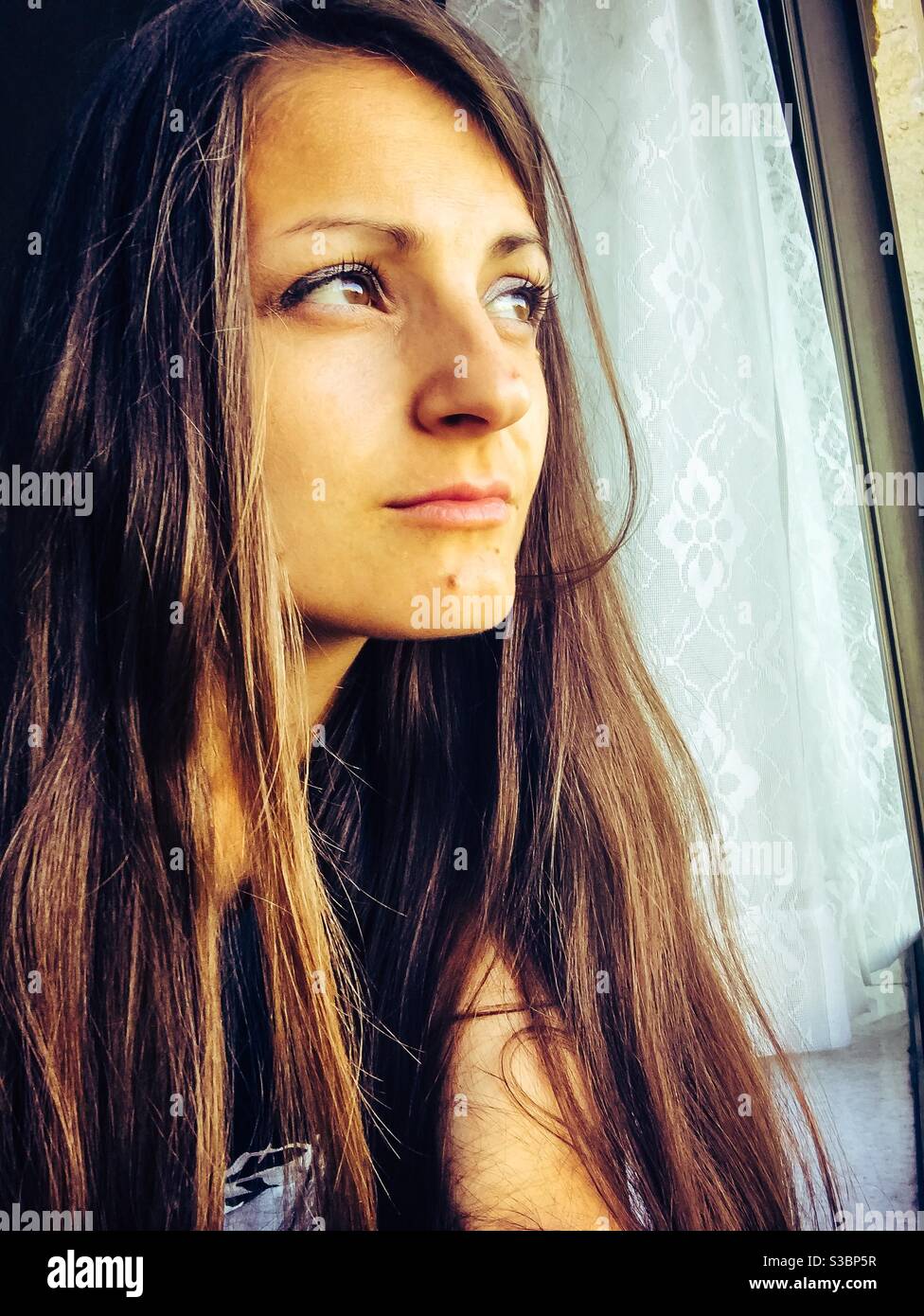 Long hair brunette hi-res stock photography and images - Alamy