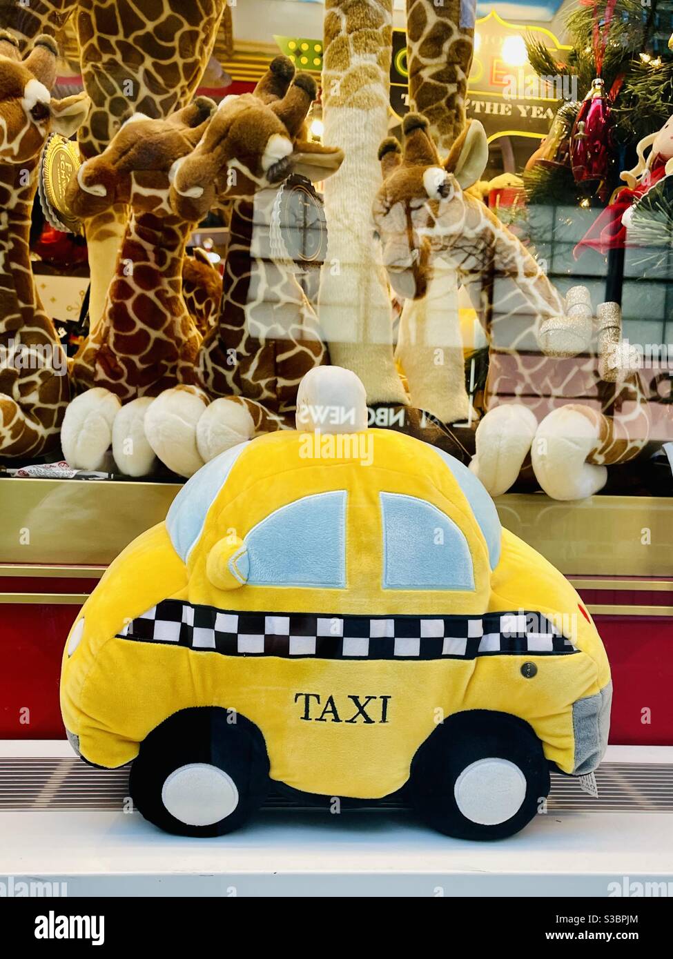 New York taxi pillow in store window Stock Photo Alamy