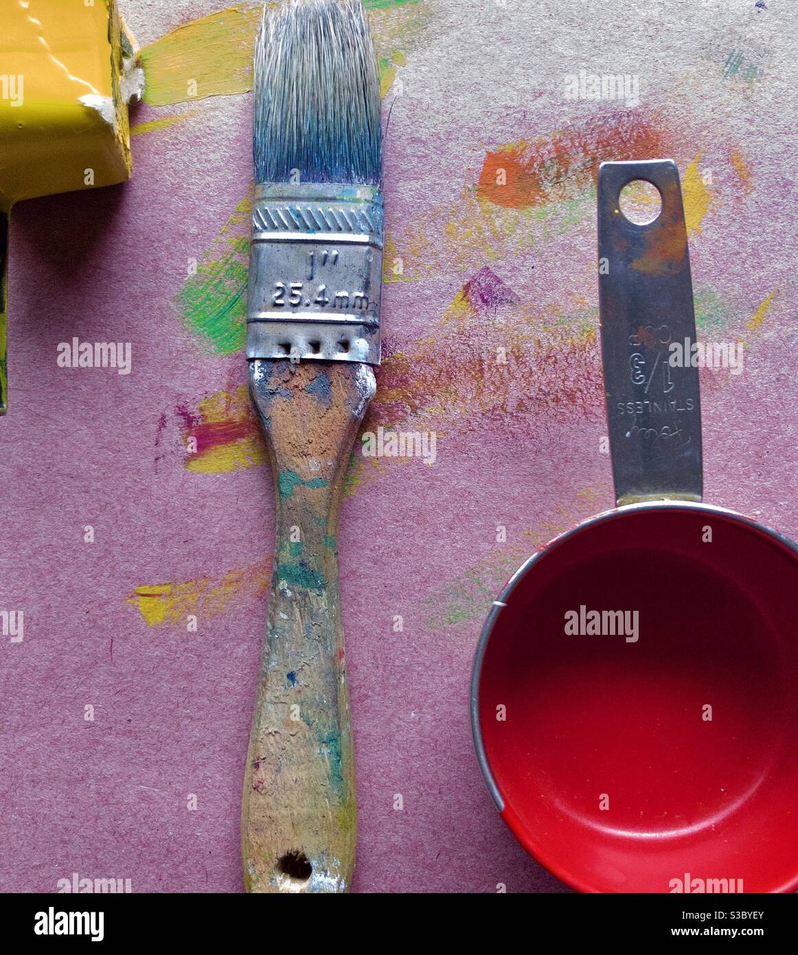 Used paint brush and supplies Stock Photo Alamy