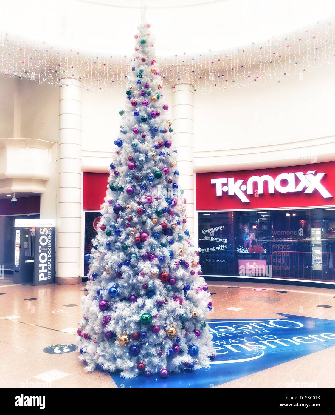 Queensmere observatory shopping centre hires stock photography and