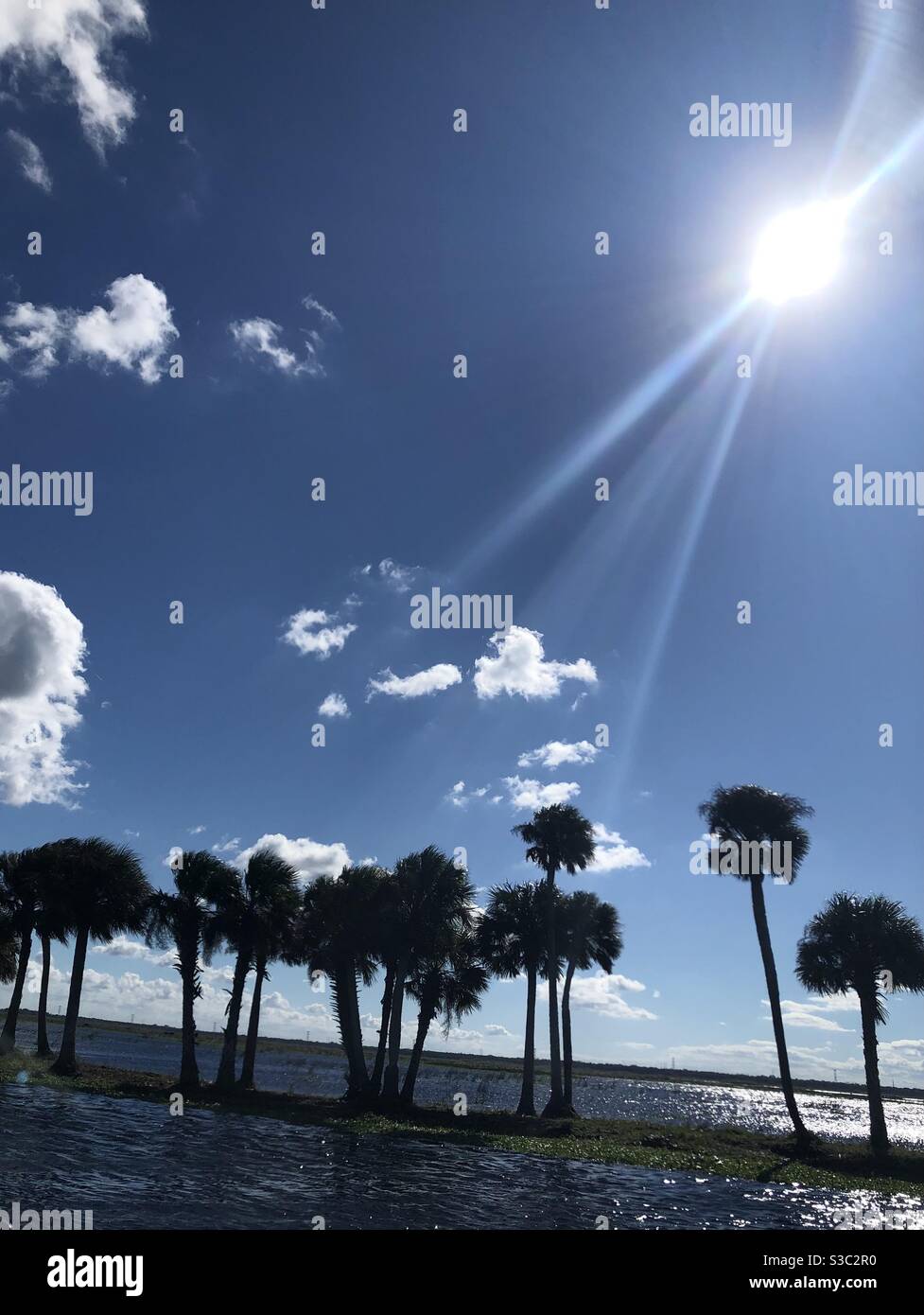 Blue skies ocean hi-res stock photography and images - Alamy