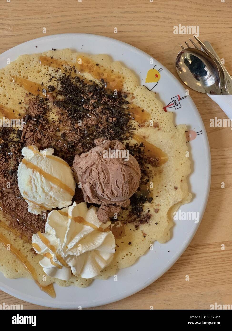 Pancake/ crêpe topped with ice cream and sauce Stock Photo Alamy