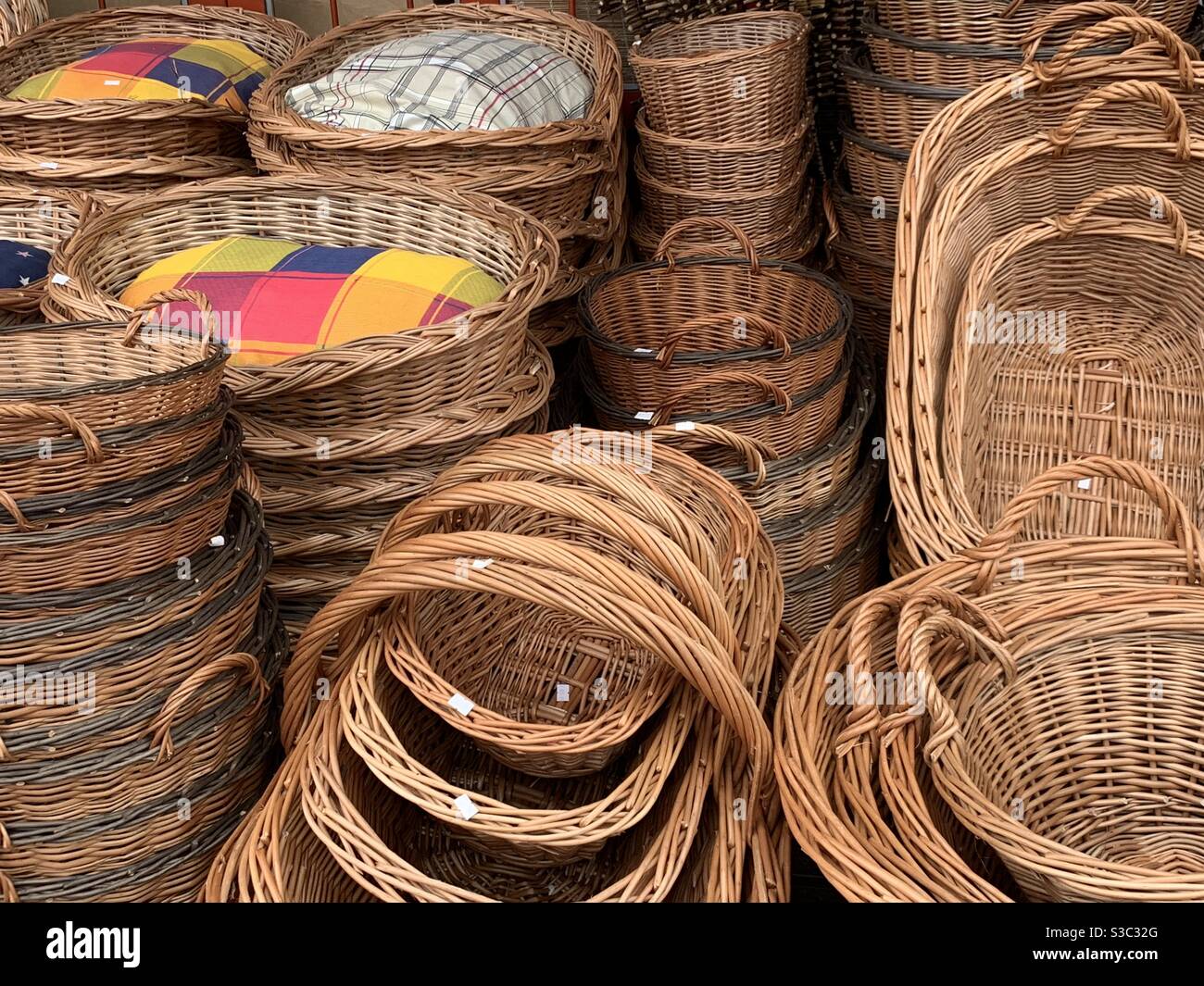 Handmade Small Brown Woven Wicker Cane Bamboo Basket Flowers Fruits Sri Lanka 